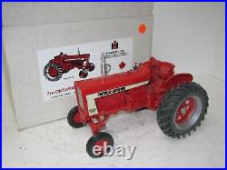 1/16 International Harvester 706 Wide-front Canadian Show Nib 1992