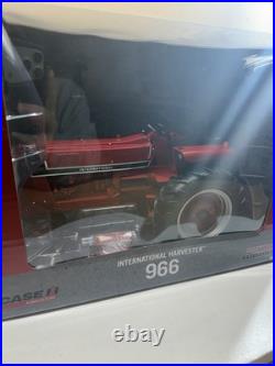 1/16 International Harvester 966 Narrow Front Ertl Tractor