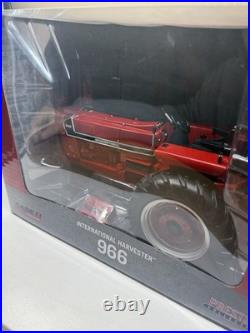 1/16 International Harvester 966 Narrow Front Ertl Tractor