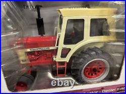 1/16 International Harvester Farmall 1066 Tractor with Cab, Dealer Edition