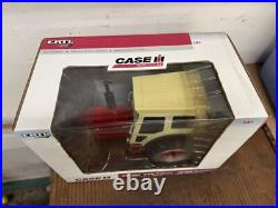 1/16 International Harvester Farmall 1066 Tractor with Cab, Dealer Edition