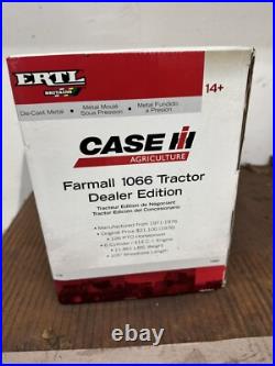1/16 International Harvester Farmall 1066 Tractor with Cab, Dealer Edition