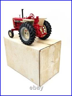 1/16 International Harvester Farmall 1206 Wide Front Tractor, Ontario Show