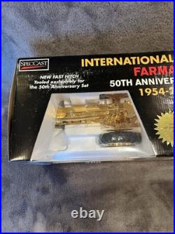 1/16 International Harvester Farmall 300 & 400 Gold 50th Anniversary Tractor Set