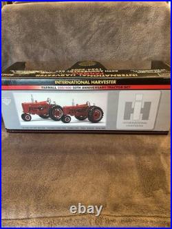 1/16 International Harvester Farmall 300 & 400 Gold 50th Anniversary Tractor Set
