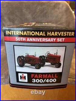 1/16 International Harvester Farmall 300 & 400 Gold 50th Anniversary Tractor Set