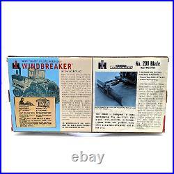 1/16 International Harvester Farmall 460 Tractor With Blade And Windbreaker