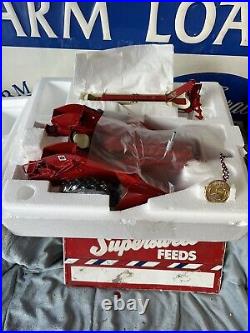1/16 International Harvester Farmall 560 Tractor With Corn Picker Precision