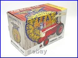 1/16 International Harvester Farmall 560 Tractor With Wide Front & Umbrella