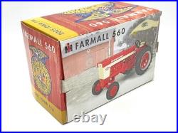 1/16 International Harvester Farmall 560 Tractor With Wide Front & Umbrella