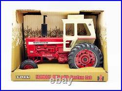 1/16 International Harvester Farmall 856 Tractor with Cab 1997 IH Collectors