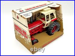 1/16 International Harvester Farmall 856 with Custom Cab