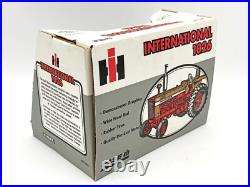 1/16 International Harvester Hydro 1026 Gold Demonstrator Tractor