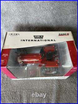1/16 International Harvester Hydro 70 Farmall Tractor With Narrow Front