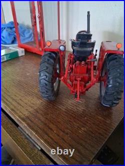 1/16 International Harvester Hydro 70 Farmall Tractor With Narrow Front