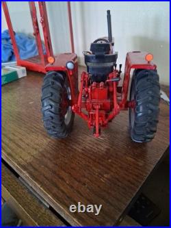 1/16 International Harvester Hydro 70 Farmall Tractor With Narrow Front