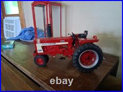1/16 International Harvester Hydro 70 Farmall Tractor With Narrow Front