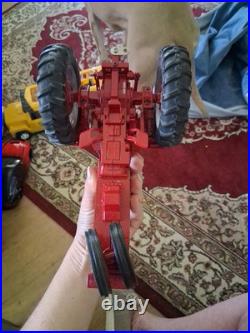 1/16 International Harvester Hydro 70 Farmall Tractor With Narrow Front