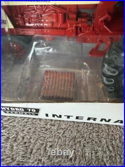 1/16 International Harvester Hydro 70 Farmall Tractor With Narrow Front