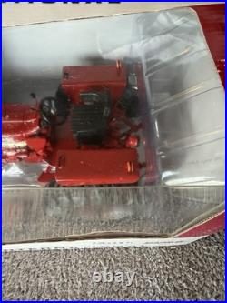 1/16 International Harvester Hydro 70 Farmall Tractor With Narrow Front