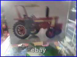 1/16 International Harvester Hydro 70 Tractor with ROPS Ertl Prestige Box Damage