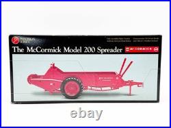 1/16 McCormick Deering International Harvester Model 200 Manure Spreader, Precis