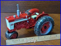 1/16 SpecCast Farmall 340 Gas Tractor withnarrow Front NOS international harvester