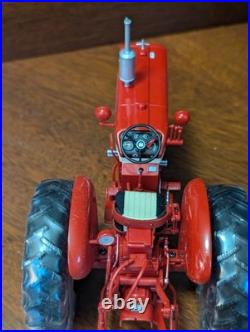 1/16 SpecCast Farmall 340 Gas Tractor withnarrow Front NOS international harvester