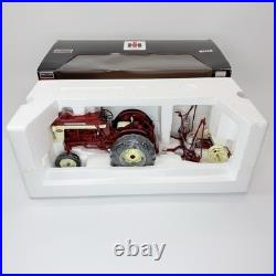 1/16 SpecCast International Harvester 340 Utility Tractor w 251 Planter