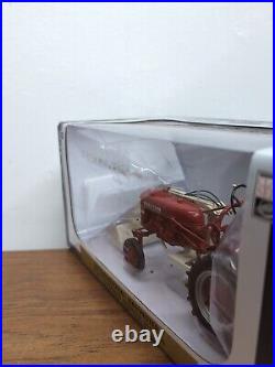 1/16 SpecCast International Harvester Farmall Cub Tractor With One Arm Loader
