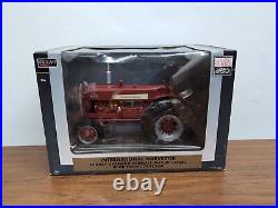 1/16 SpecCast International Harvester Farmall W450D diesel WF Tractor