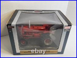 1/16 SpecCast International Harvester W400 Gas Tractor 2011 Special Edition