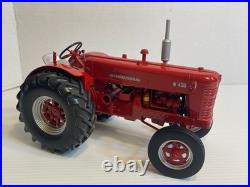 1/16 SpecCast International Harvester W400 Gas Tractor 2011 Special Edition