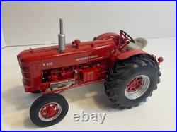 1/16 SpecCast International Harvester W400 Gas Tractor 2011 Special Edition