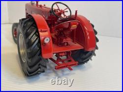 1/16 SpecCast International Harvester W400 Gas Tractor 2011 Special Edition