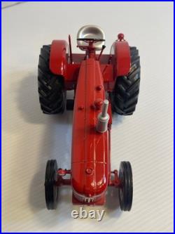 1/16 SpecCast International Harvester W400 Gas Tractor 2011 Special Edition