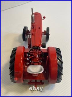 1/16 SpecCast International Harvester W400 Gas Tractor 2011 Special Edition