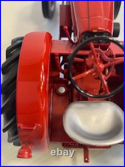 1/16 SpecCast International Harvester W400 Gas Tractor 2011 Special Edition