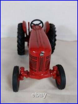 1/16 Toy International Harvester 300 Utility Tractor Custom