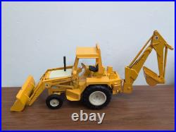 1/16 Toy International Harvester Tractor Loader Backhoe