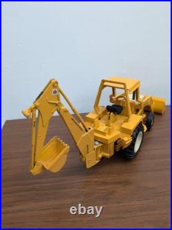 1/16 Toy International Harvester Tractor Loader Backhoe