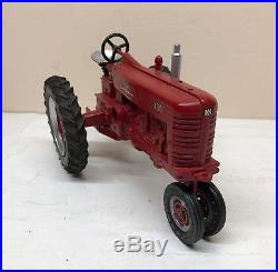 1/16 Vintage Repaint IH International Harvester Farmall 400 Tractor ERTL Nice