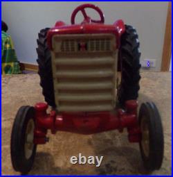 1/16 eska 60's international 340 utility tractor + box good used