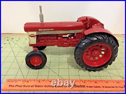 1/16 scale International custom 560 wheatland tractor
