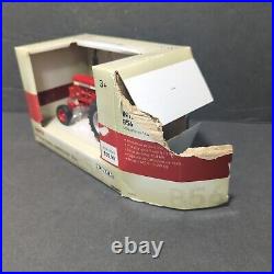 1/32 IH International Harvester Farmall 856 Tractor by ERTL 44130 New