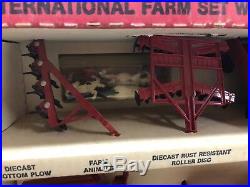 1/32 IH International Mini Farm Set Deluxe Barn Box Tractor Disc Wagon by ERTL