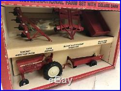 1/32 IH International Mini Farm Set Deluxe Barn Box Tractor Disc Wagon by ERTL