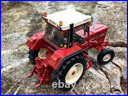 1/32 scale Britains 42799 International 1056XL tractor tracteur FTF Ltd Edition