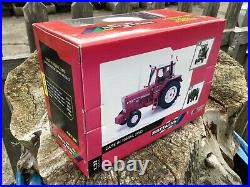1/32 scale Britains 42799 International 1056XL tractor tracteur FTF Ltd Edition