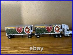 1/64 Dcp Sysco Tractor & Pair Of Reefer Pups Strawberry Express